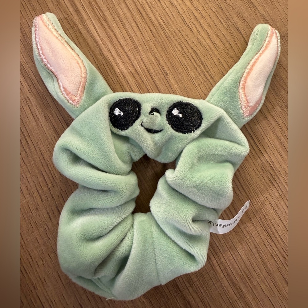 Disney Baby Yoda Scrunchie Bundle - Star Wars Hair Accessories (3 pcs) - Picture 2 of 3